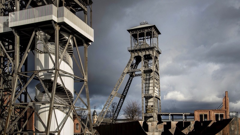 De twee schachtbokken van de voormalige mijnsite C-mine in Genk